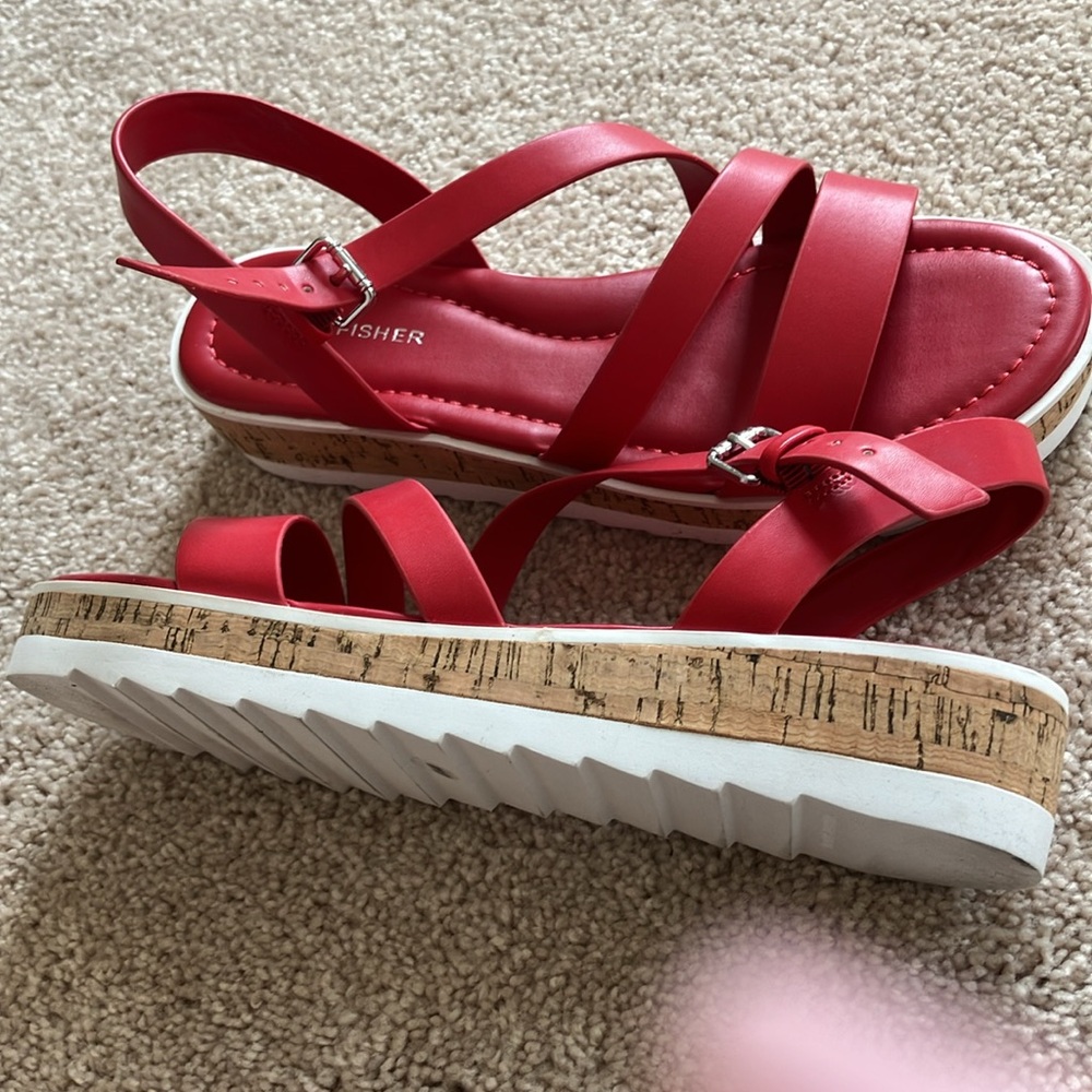 Marc Fisher red strappy platform sandals nwt - Picture 2 of 4